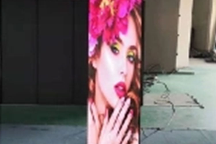 Comparing P2.5 Indoor LED Posters with Traditional Digital Signage Solutions