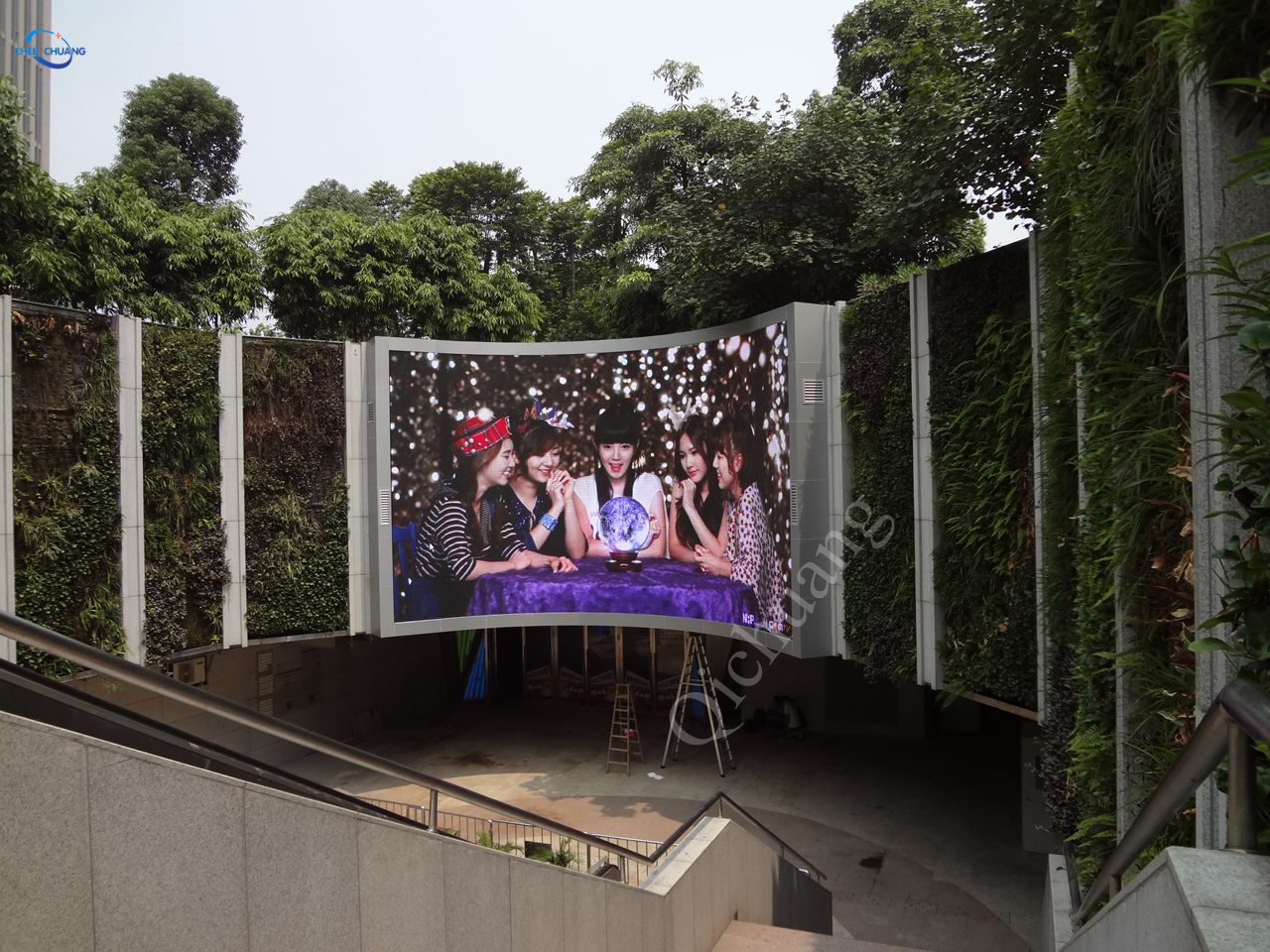 Seamless Curved LED Display Installation